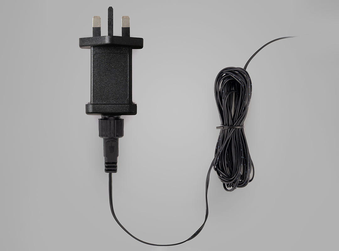 IP20-rated UK transformer plug and 5m black cable included with the Christow Santa & Star Christmas Wall Light