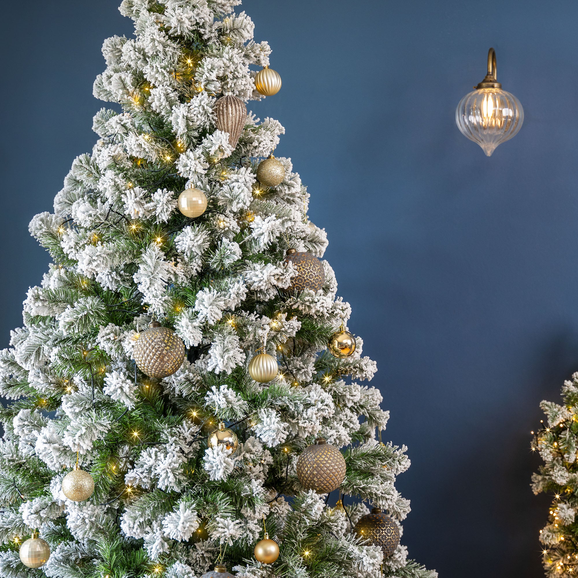 Chamonix Spruce Flocked Christmas Tree