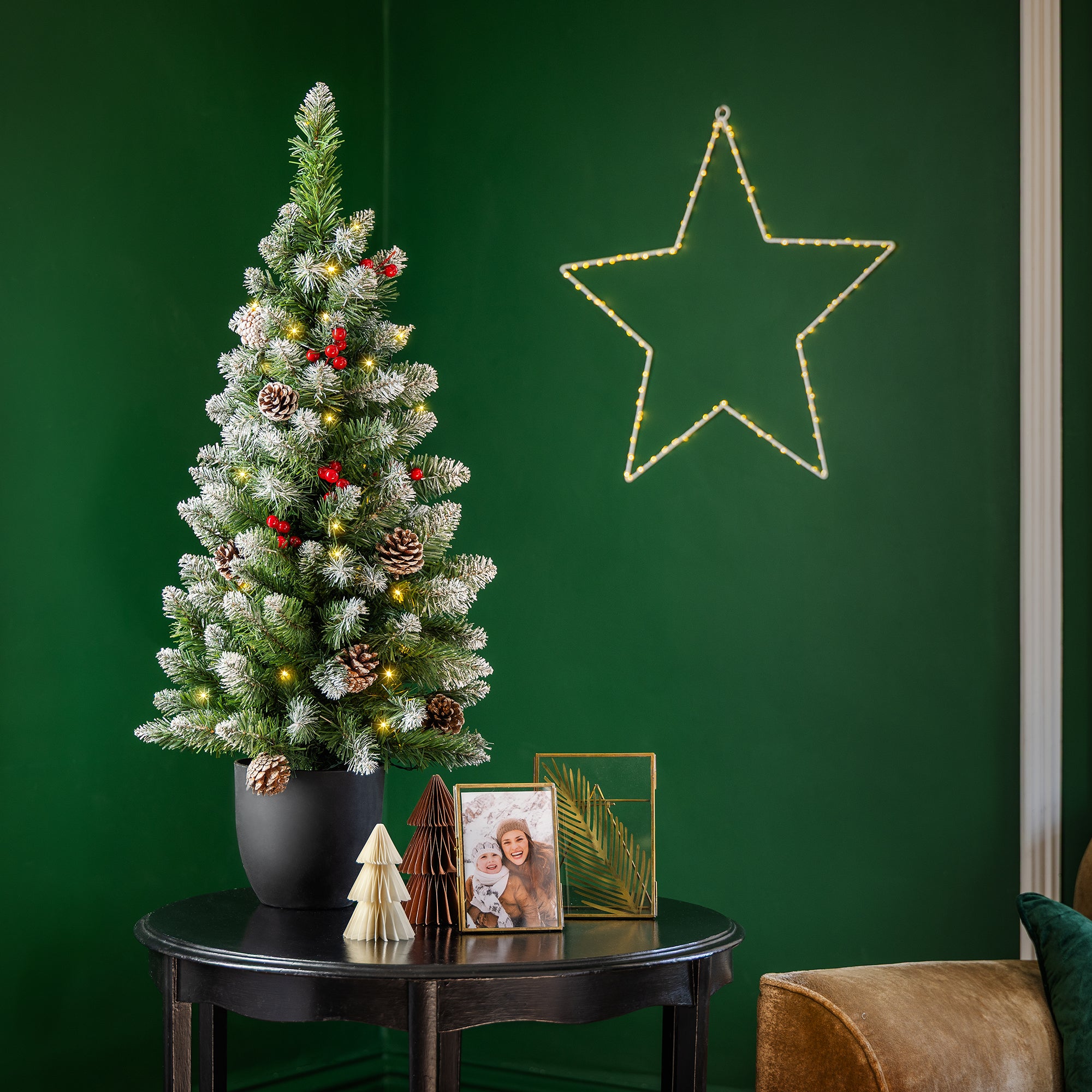 Pre-Lit Pine Cone & Berry Christmas Tree