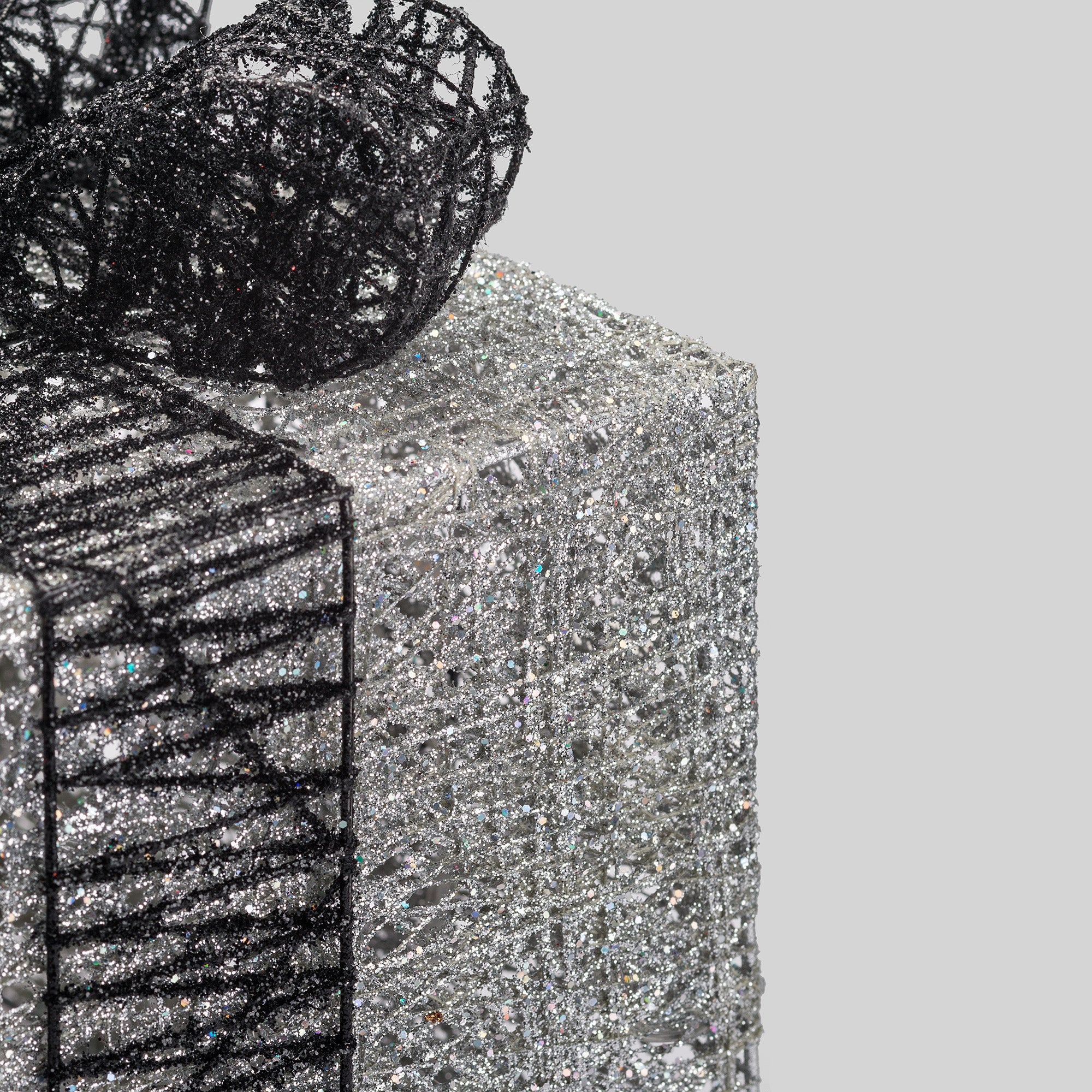 #colour_silver & black