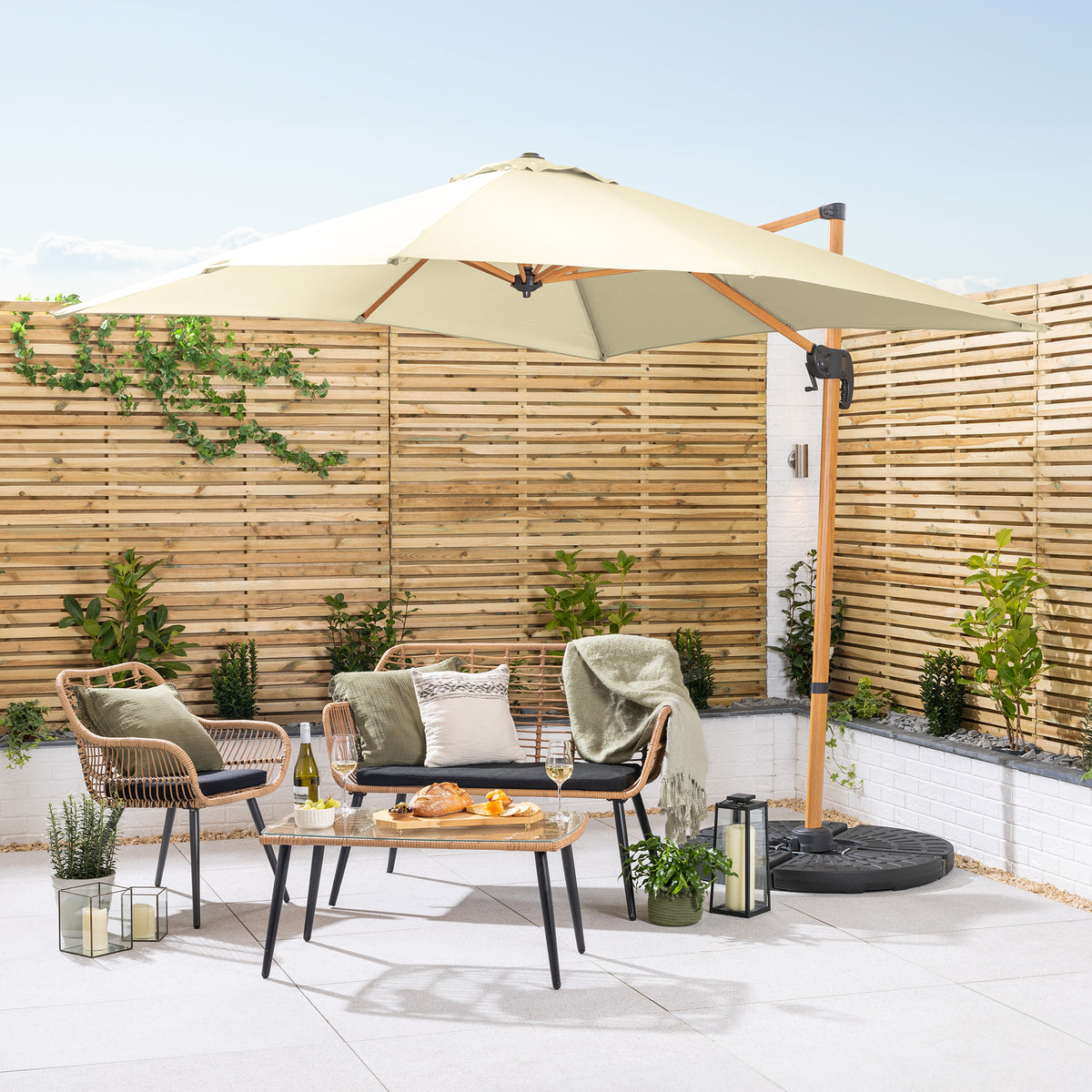 Roma Wood Effect Cantilever Parasol – 2.5m