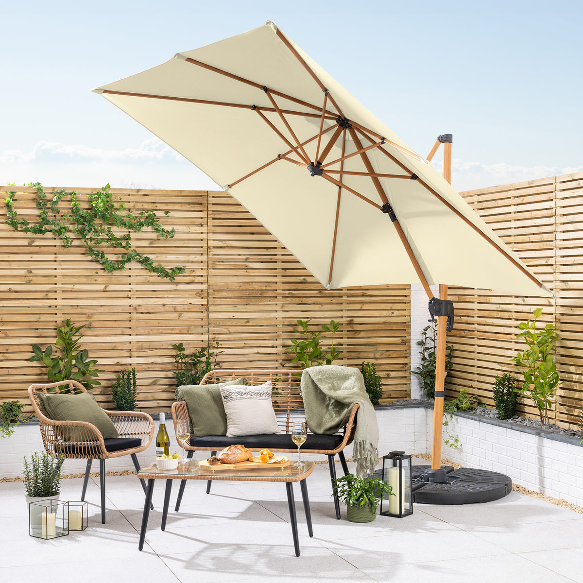 Roma Wood-Effect Cantilever Parasol – 2.5m