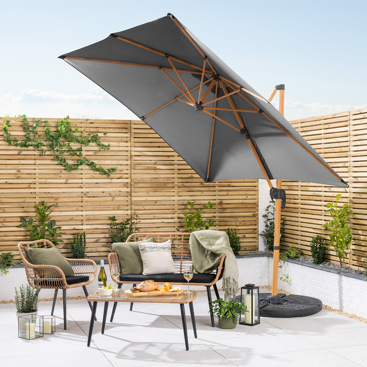 Roma Wood-Effect Cantilever Parasol – 2.5m