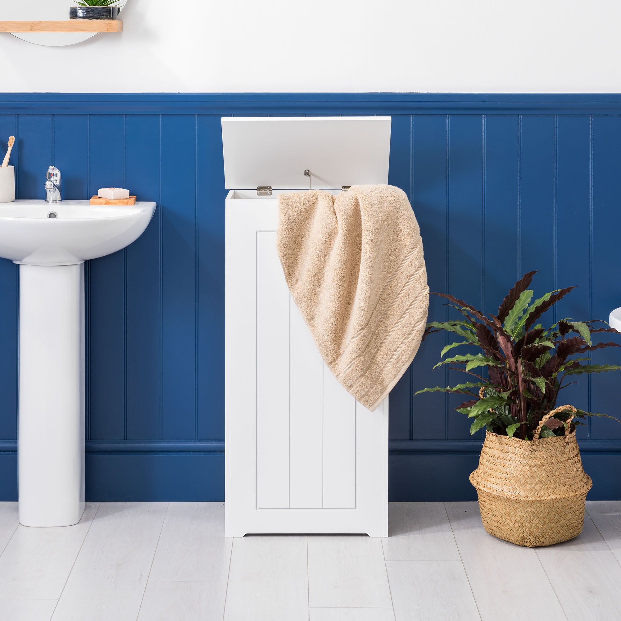 Clovelly White Laundry Hamper With Lid