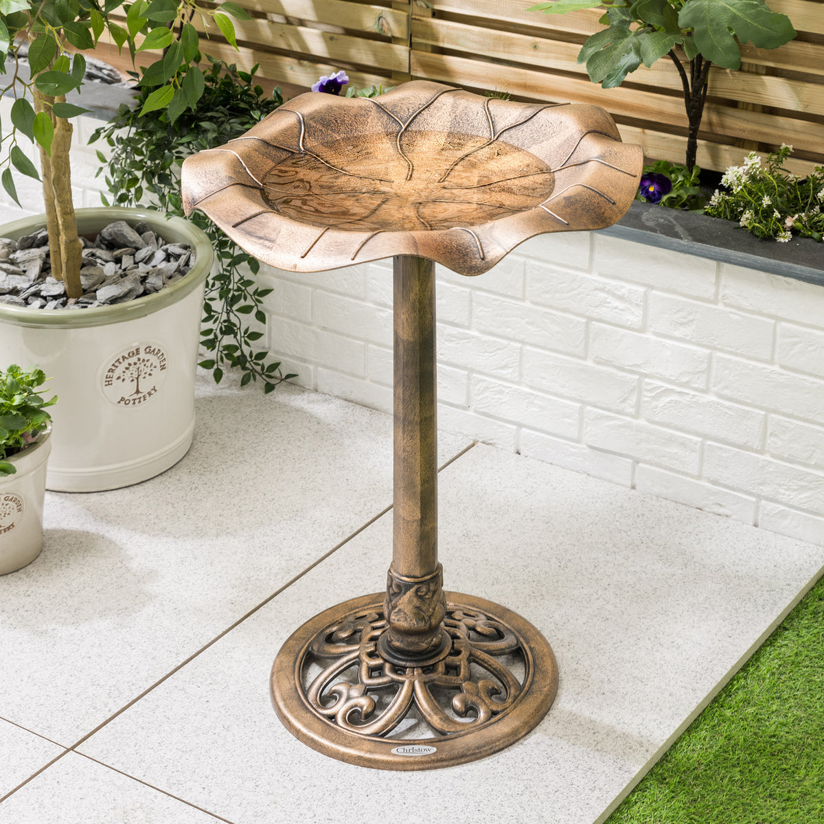 Resin Leaf Bird Bath